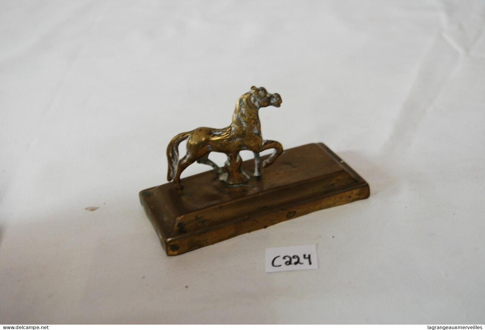 C224 Ancienne Sculpture Animalière - Cheval - Cuivre Jaune - Cobre