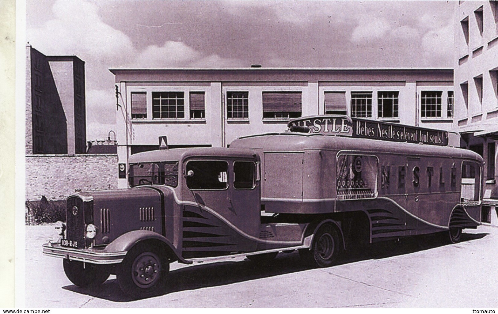 Un Camion Et Remorque Publicitaire LATIL Pour La Marque Nestlé  -  15x10 PHOTO - Trucks, Vans &  Lorries