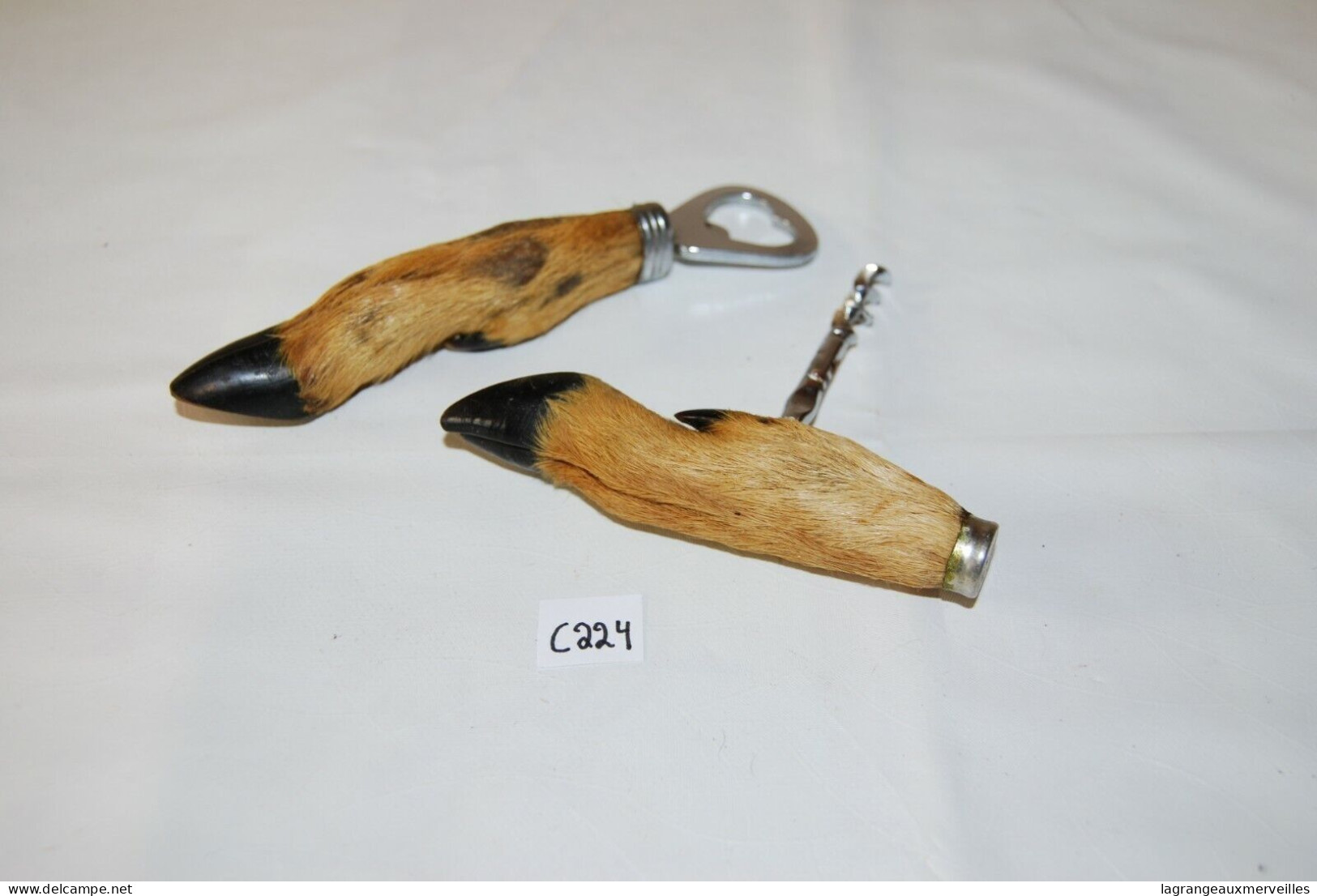 C224 2 Tires Bouchons De Chasse - Patte Animale - Bottle Openers