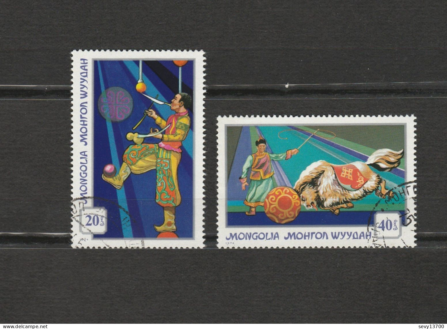 Mongolie - Lot 21 Timbres - Oeuvres, Tableaux - Chasse - Sport - Champignons - Mongolia