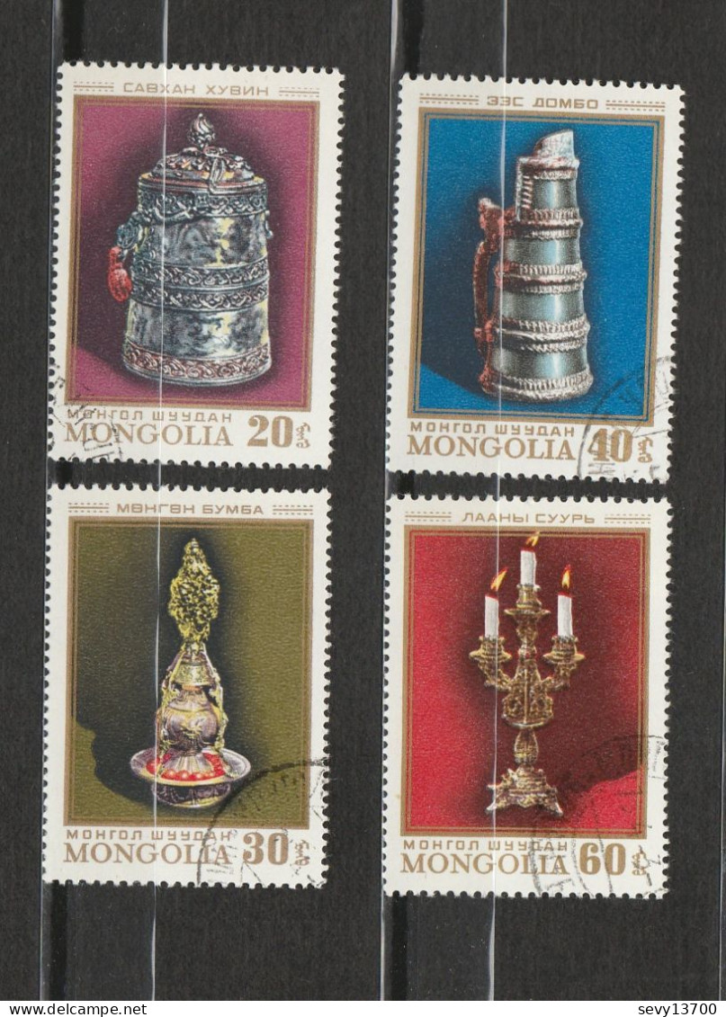 Mongolie Lot 9 Timbres - Arts, Selle, Coiffes, Bottes Année 1975 YT 807 à 810 - 811 - Année 1974 - YT 746 à 749 - Mongolia