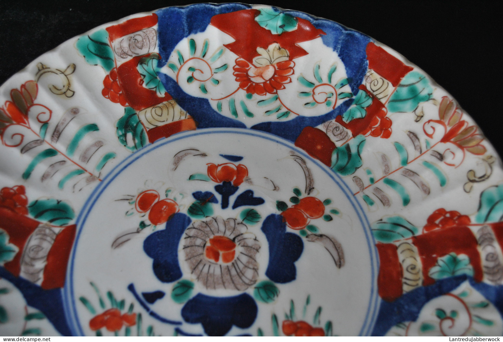 Assiette 22 Cm De Diamètre En Porcelaine Polychrome Japonaise D'Imari - Sans Marque - Japon Fin XIXè - Otros & Sin Clasificación