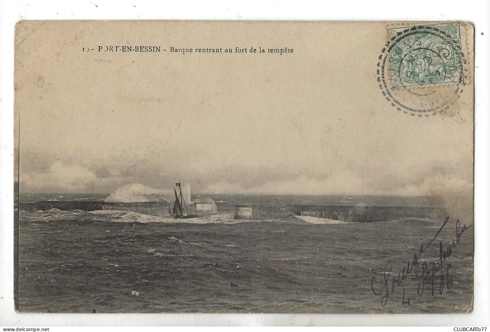 Port-en-Bessin (14) : L'entrée Dans Le Port Par Tempête D'une Barque De Pêche En 1906 (animé) PF - Port-en-Bessin-Huppain