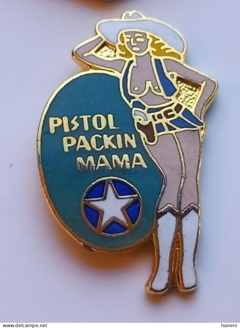 N18 Pin's Pin'up Pin'ups Sexy Pistol Packin Mama Chanson De Bing Crosby Cow Boy Woman Nue Nu EGF Achat Immédiat - Pin-ups