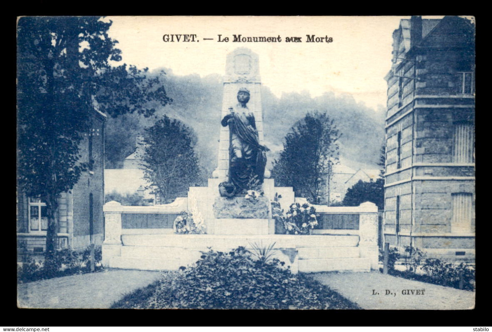 08 - GIVET - LE MONUMENT AUX MORTS - Givet