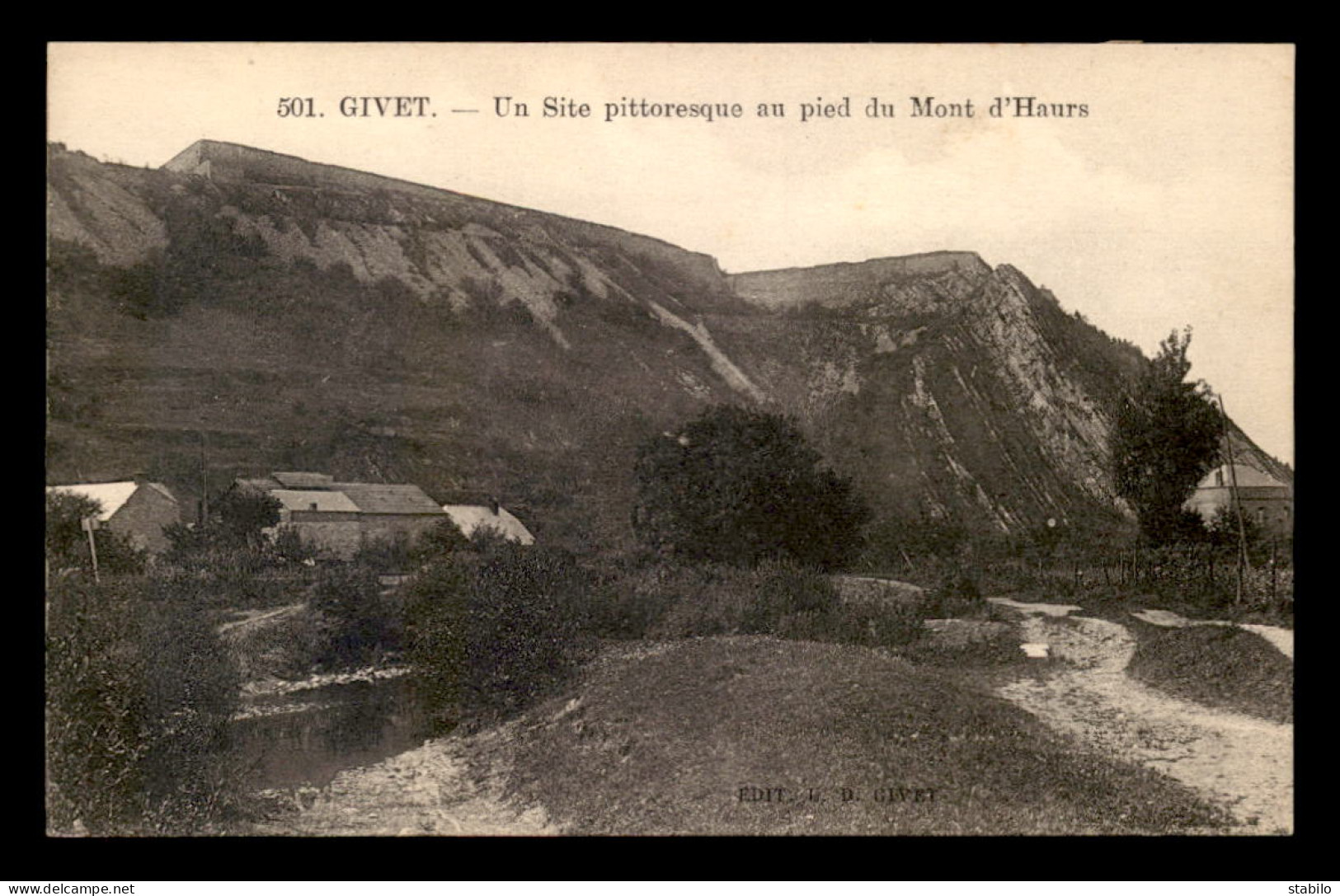 08 - GIVET - LE PIED DU MONT D'HAURS - Givet