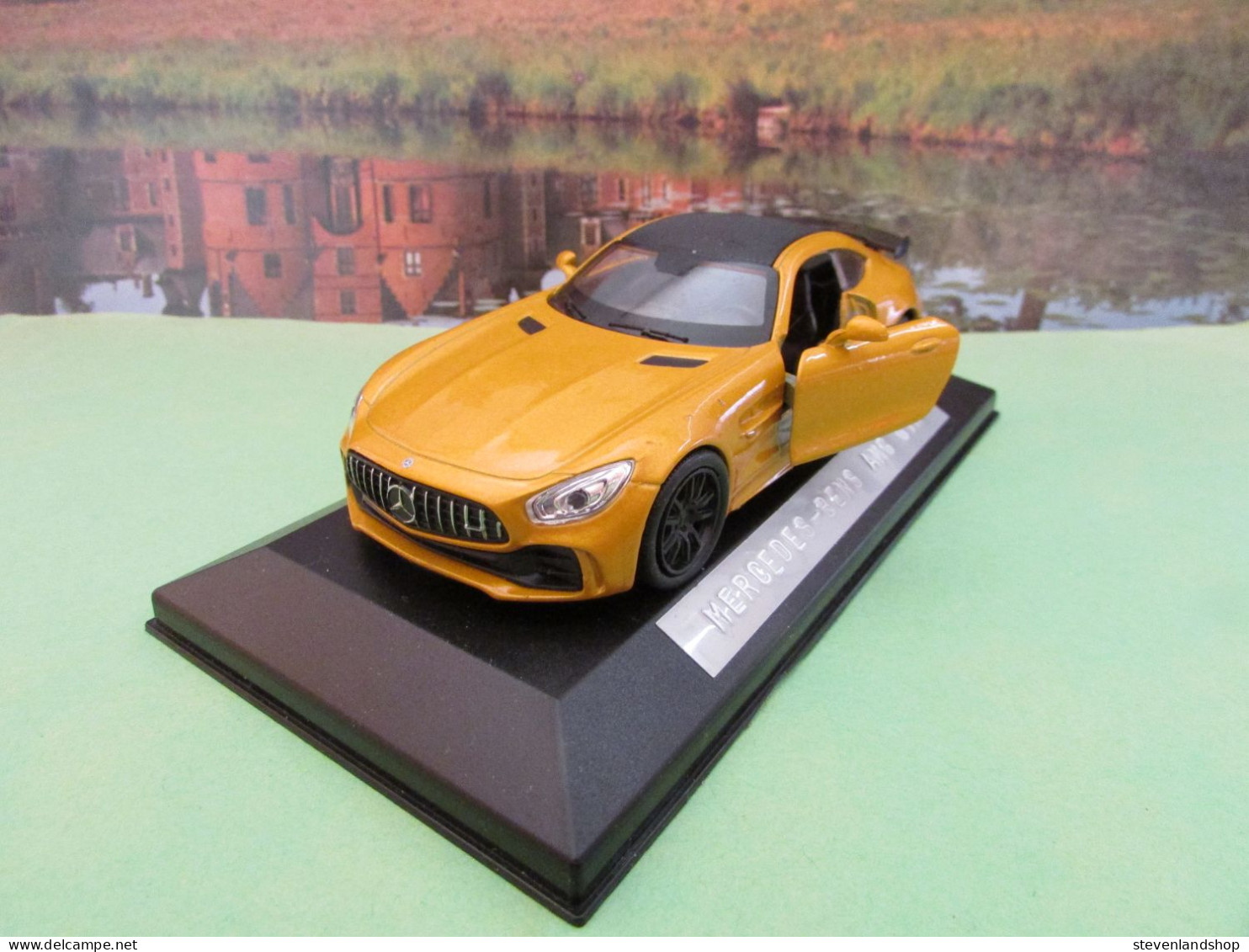 MERCEDES AMG GTR - Massstab 1:32