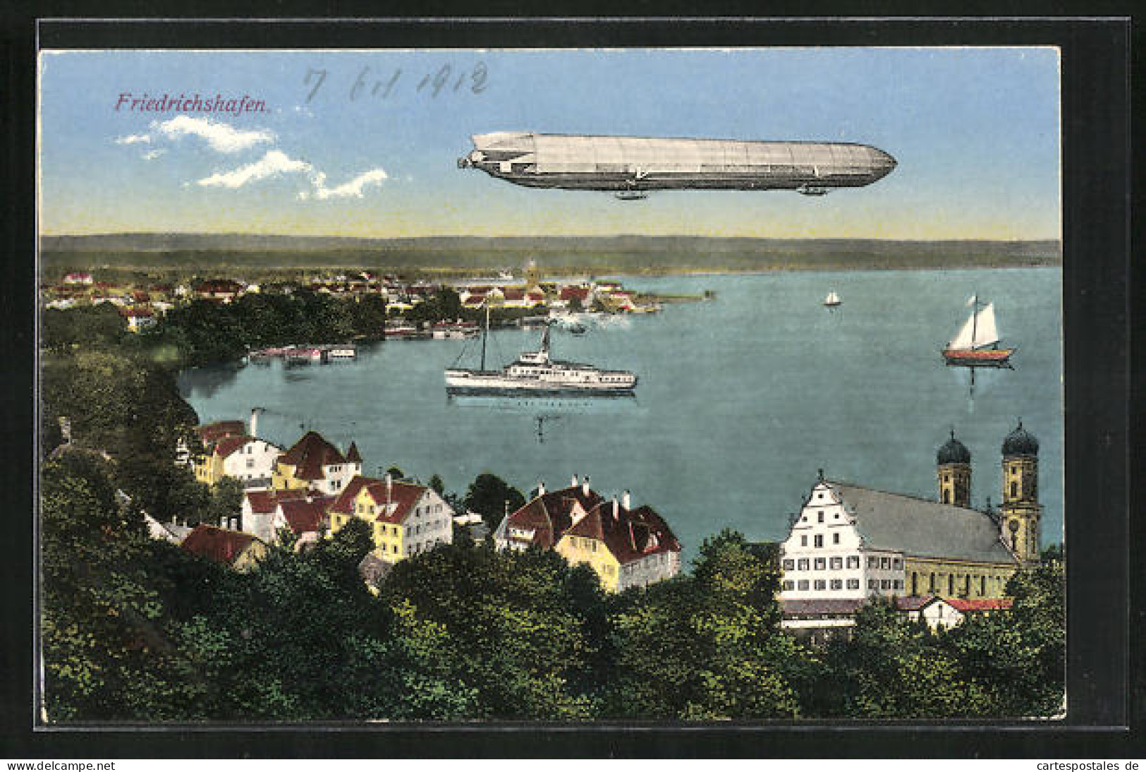 AK Friedrichshafen Am Bodensee, Zeppelin Und Dampfer Bei Der Hafenstadt  - Dirigeables