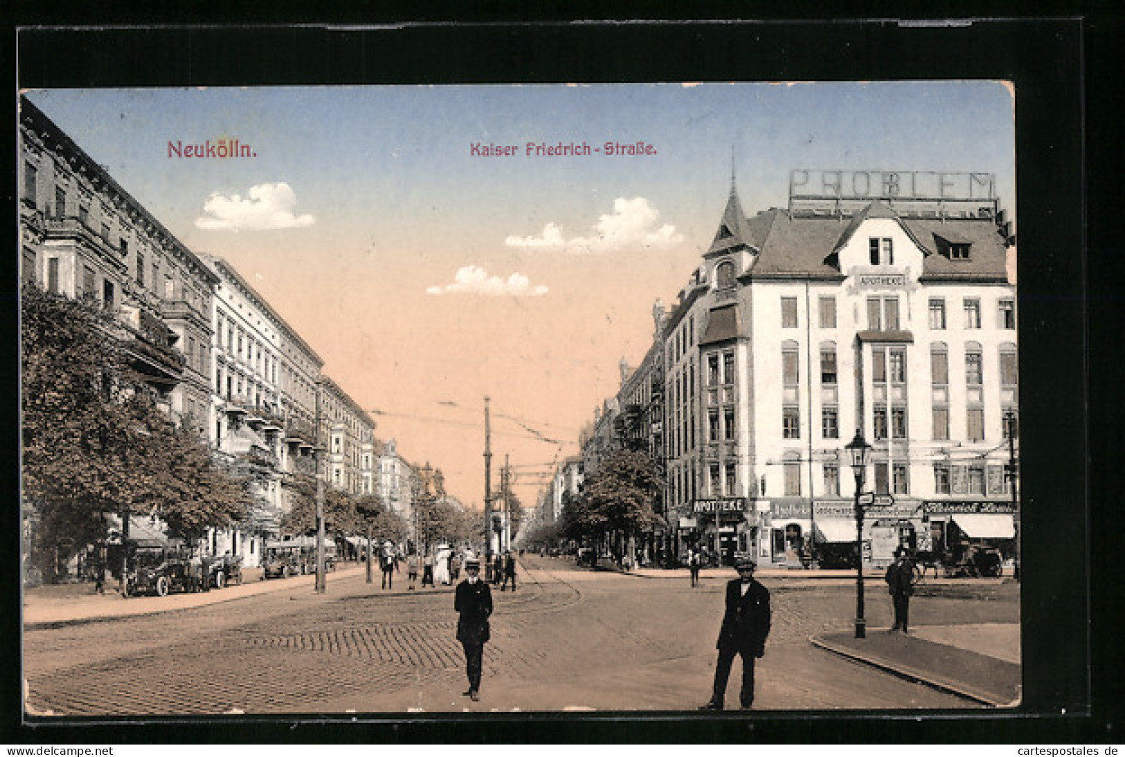 AK Berlin-Neukölln, Kaiser Friedrich-Strasse Mit Geschäften Und Apotheke  - Neukoelln