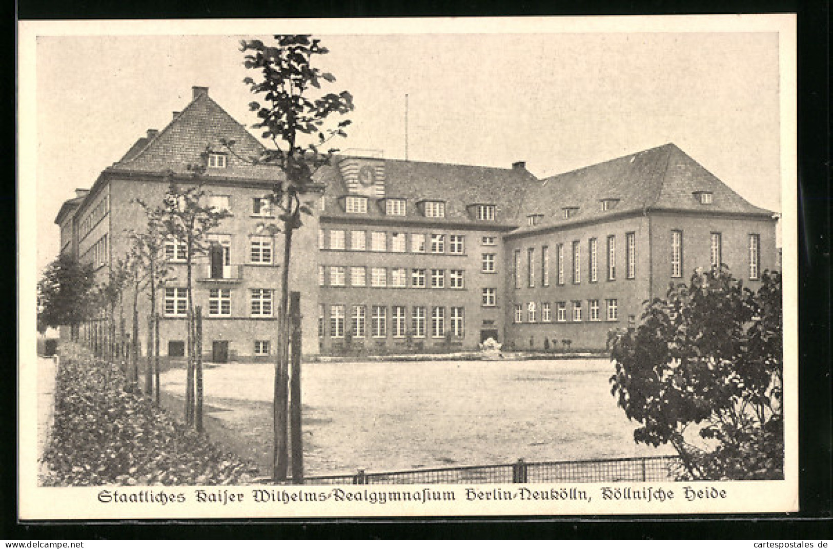 AK Berlin-Neukölln, Kaiser Wilhelms-Realgymnasium, Köllnische Heide, Hofansicht  - Neukoelln