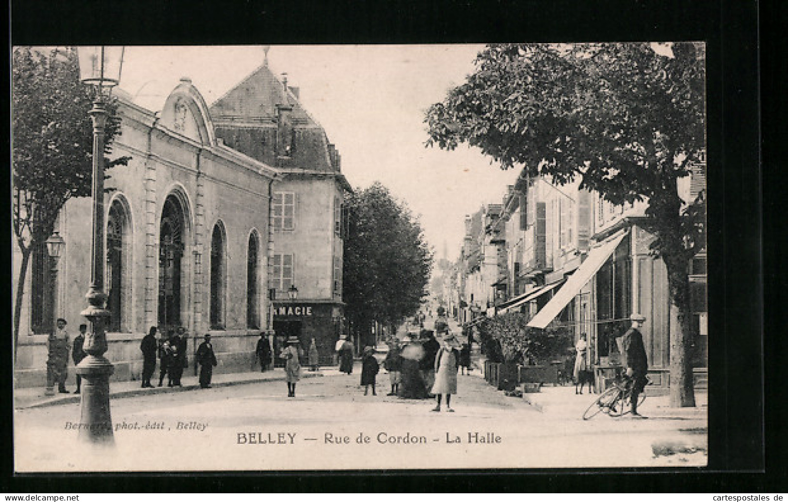 CPA Belley, Rue De Cordon, La Halle  - Belley