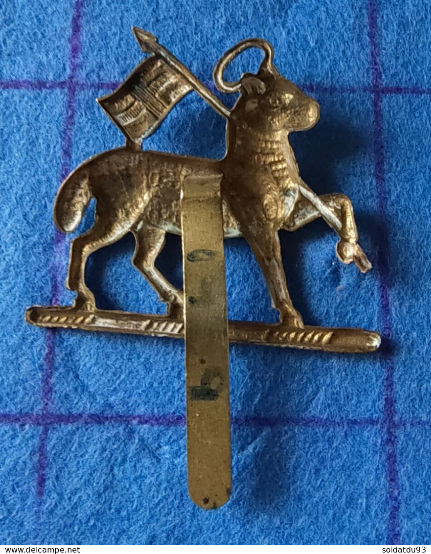 INSIGNE DE CASQUETTE DU WEST SURREY REGIMENT - 1939-45