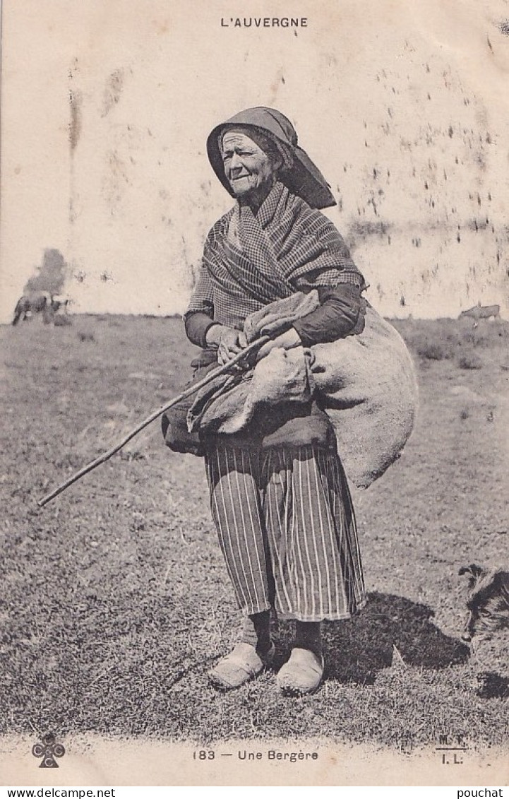 C12- L ' AUVERGNE - UNE BERGERE - ( 2 SCANS ) - Auvergne