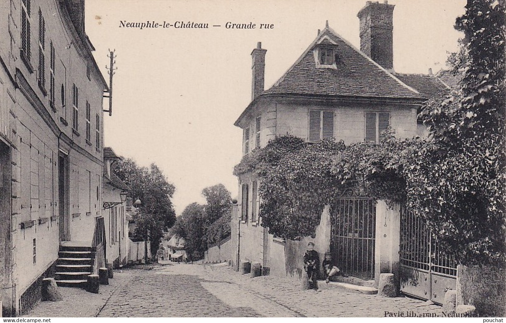 C13-78) NEAUPHLE LE CHATEAU - GRANDE RUE - ANIMEE - ( 2 SCANS ) - Neauphle Le Chateau