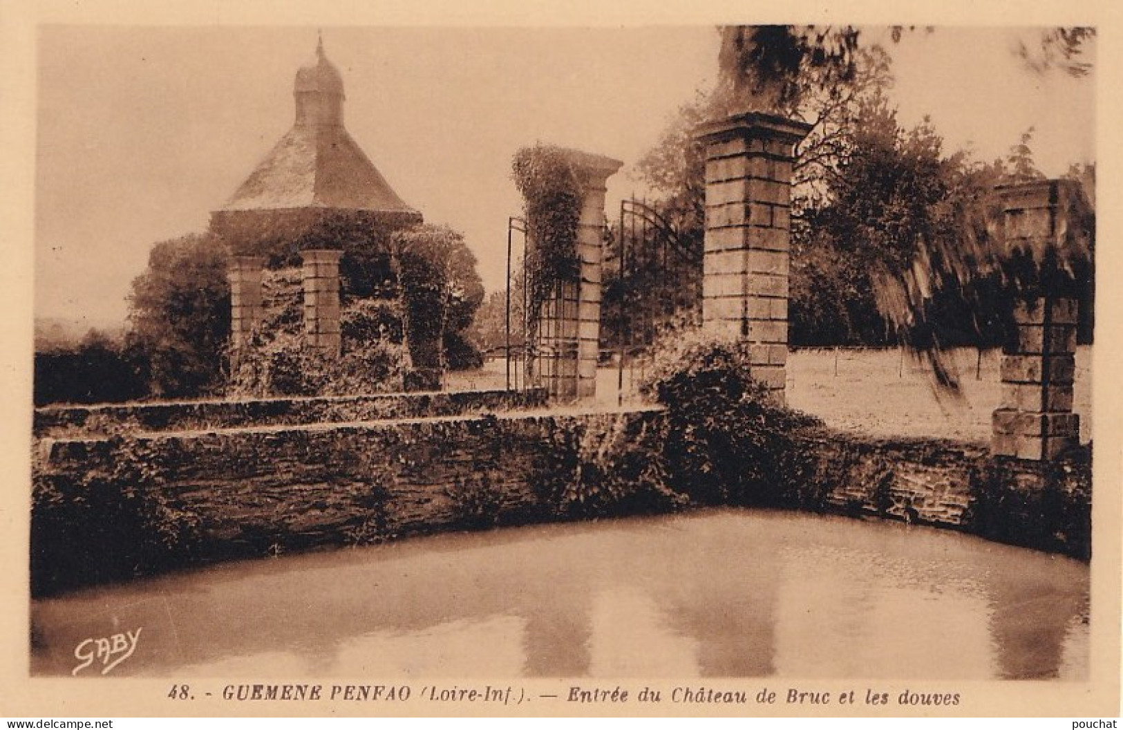 O1-44) GUEMENE - PENFAO - ENTREE DU CHATEAU DE BRUC ET LES DOUVES - ( 2  SCANS ) - Guémené-Penfao