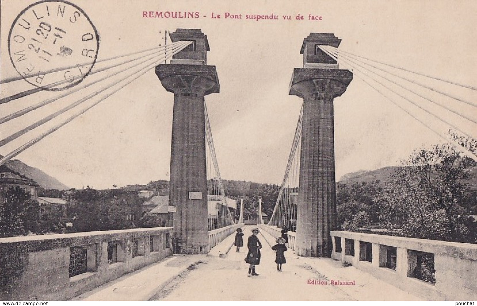 O14-30) REMOULINS - LE PONT SUSPENDU VU DE FACE - ANIMEE - ( 2 SCANS ) - Remoulins