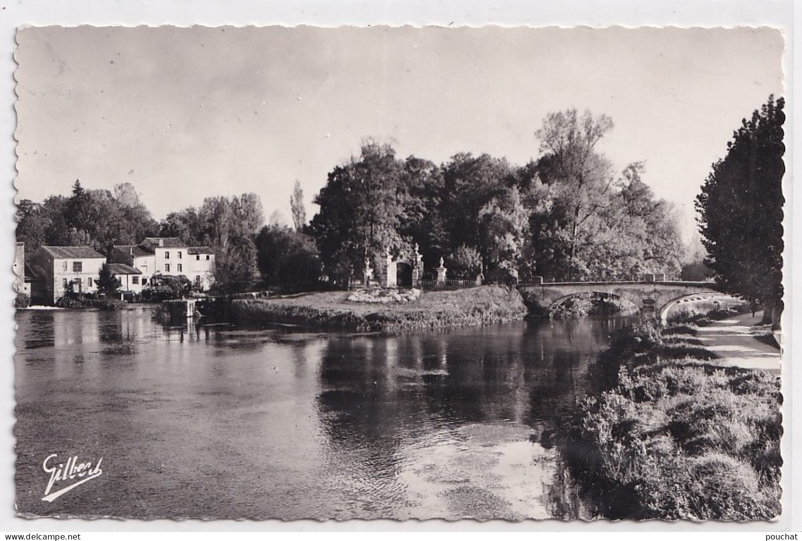 A1-16) JARNAC (CHARENTE) LA CHARENTE AUX MOULINS _ ENTREE DU PARC - 1960 - ( 2 SCANS ) - Jarnac