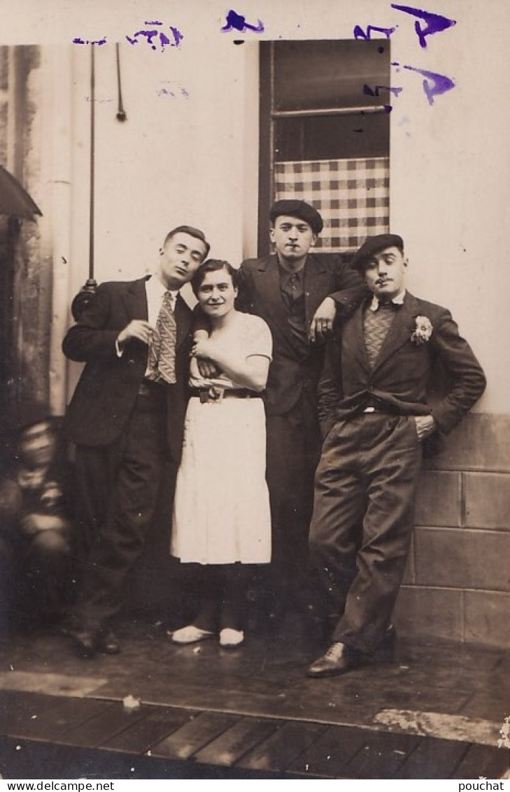 F9-40) GABARRET (LANDES) CARTE PHOTO - BOULANGERIE DUBROCA - LE PATRON  ET LA PATRONNE ET SES DEUX FILS - 3 SCANS - Gabarret