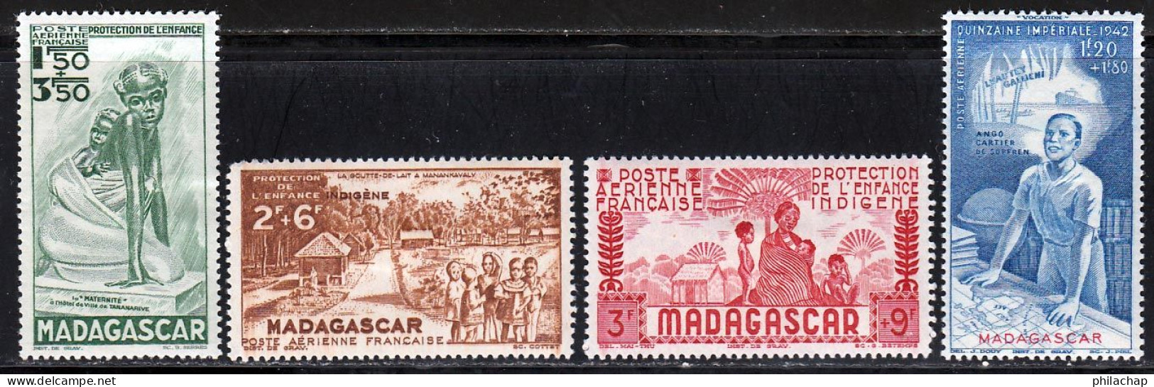 Madagascar PA 1942 Yvert 41 / 44 * TB Charniere(s) - Airmail