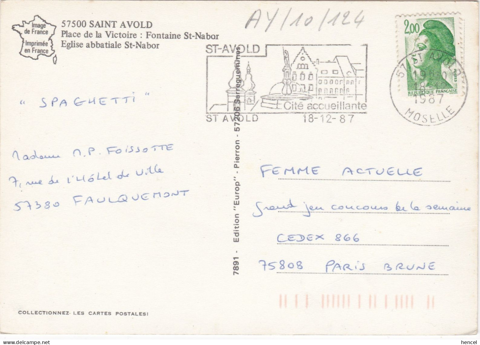SAINT-AVOLD.  Place De La Victoire. Voitures: Simca P60 - 1000. Peugeot 203 - Saint-Avold