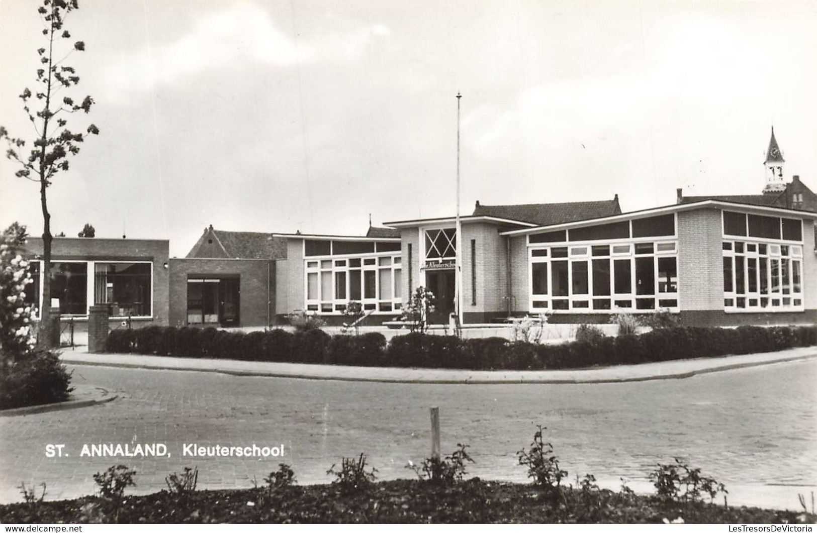 PAYS-BAS - St Annaland - Kleuterschool - Vue Sur Une Rue - Une Maison - Vue Générale - Carte Postale Ancienne - Tholen