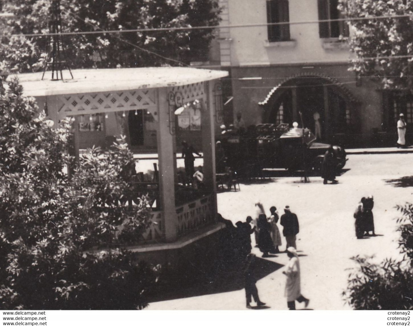 Algérie TIARET N°1506 La Place Carnot En 1958 VOIR ZOOM Kiosque Camion Ancien Citroën ? - Tiaret