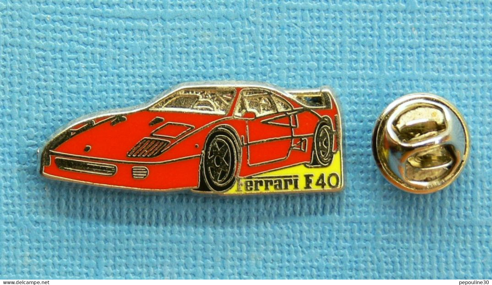 1 PIN'S /  ** LA " FERRARI F40 " FUT LA DERNIÈRE CRÉATION Mr ENZO FERRARI ** - Ferrari