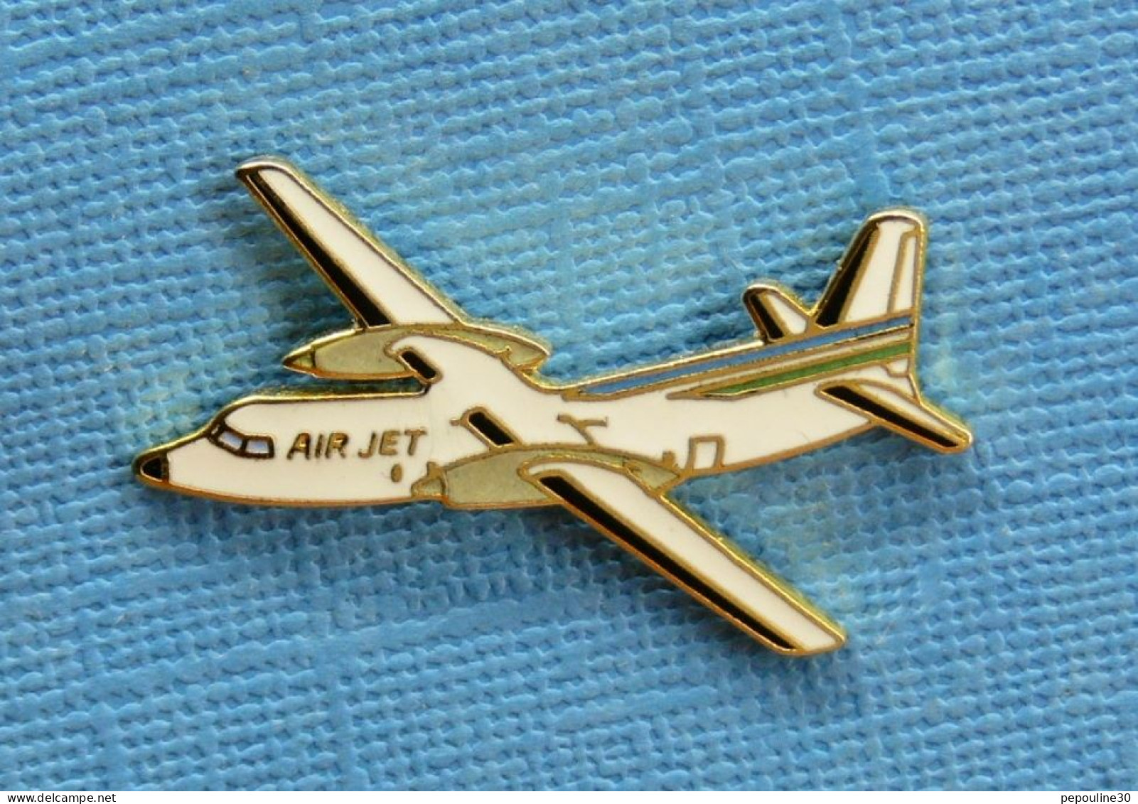 1 PIN'S /  ** COMPAGNIE " AIR JET " AVION ATR 42-300 ** - Aviones