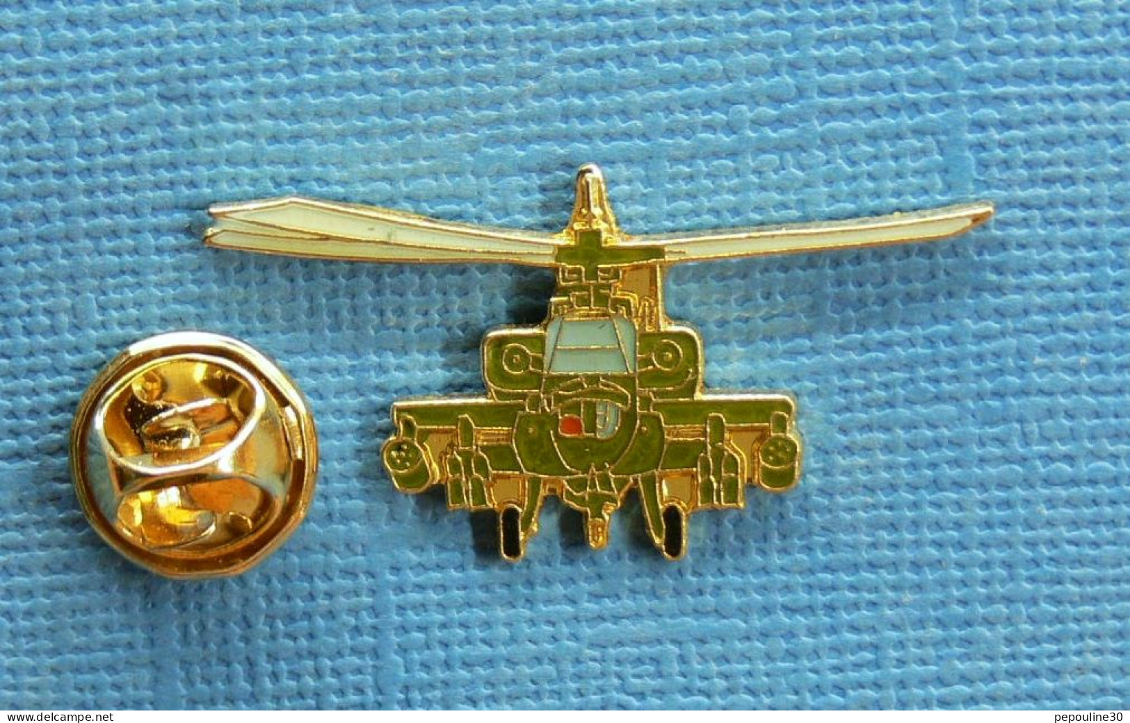 1 PIN'S /  ** HÉLICOPTÈRE / BOEING AH-64 " APACHE " US ARMY ** - Militaria