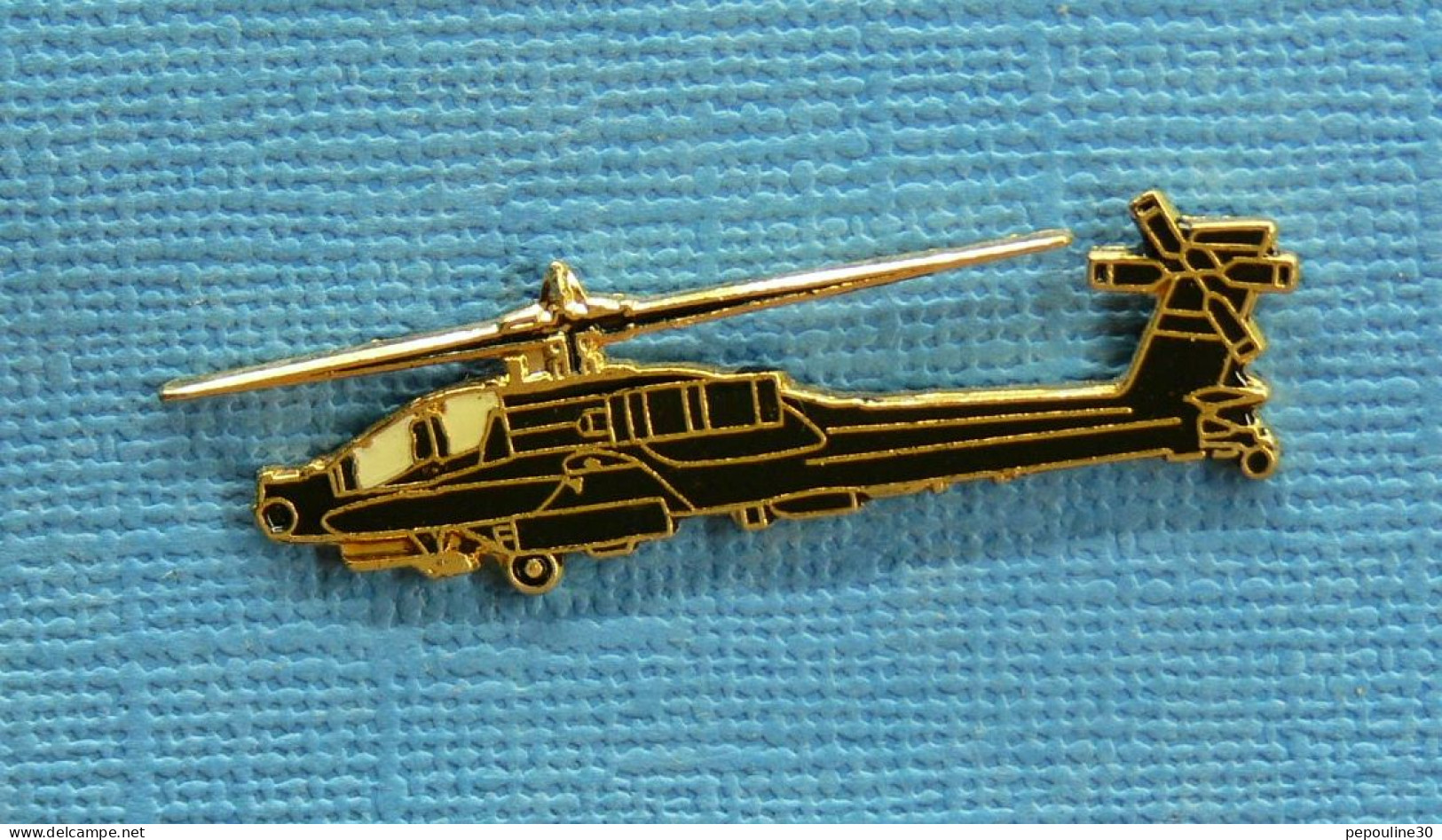 1 PIN'S /  ** HÉLICOPTÈRE / McDONNELL-DOUGLAS  AH-64 " APACHE " US ARMY ** - Militaria