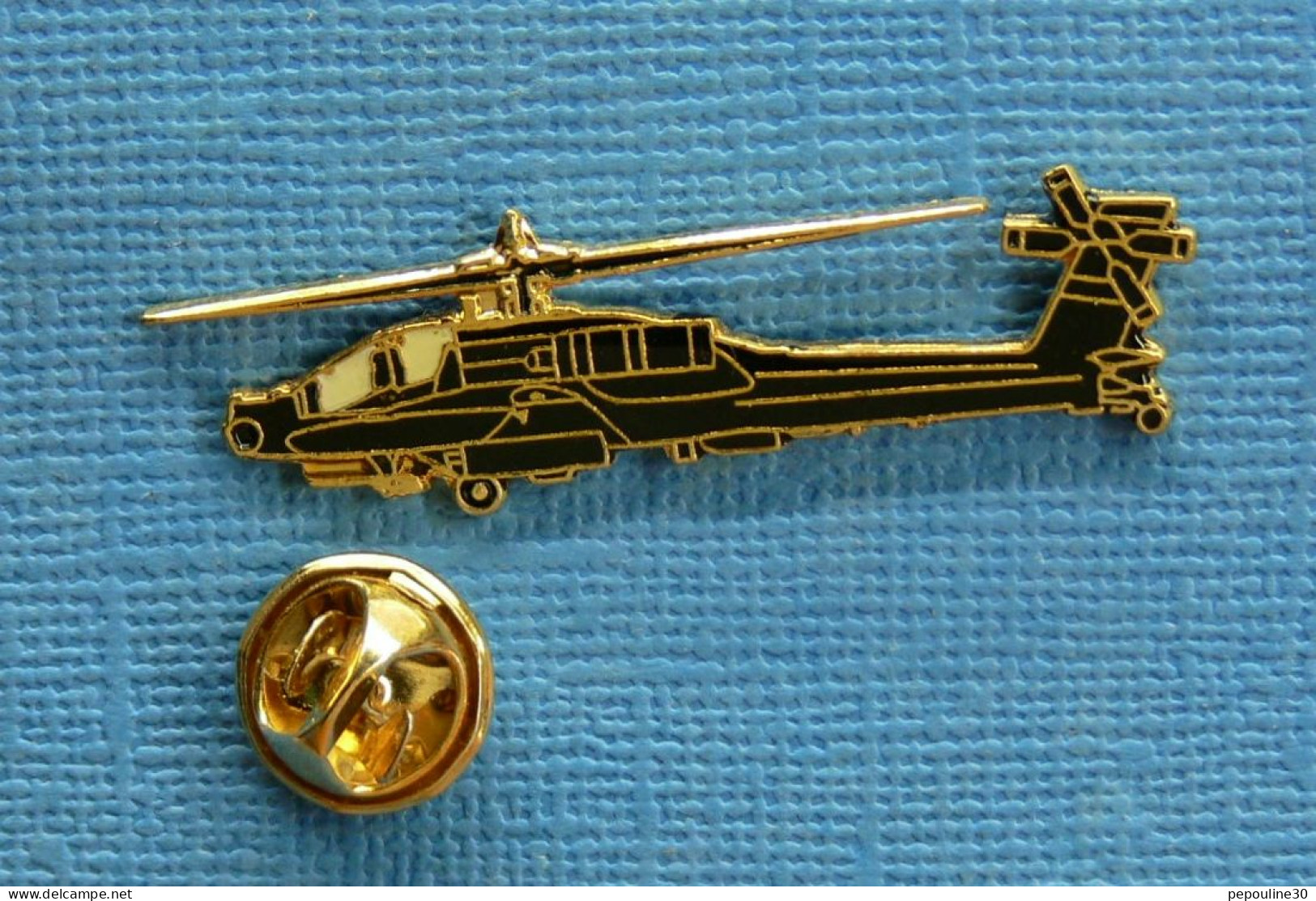 1 PIN'S /  ** HÉLICOPTÈRE / McDONNELL-DOUGLAS  AH-64 " APACHE " US ARMY ** - Militaria