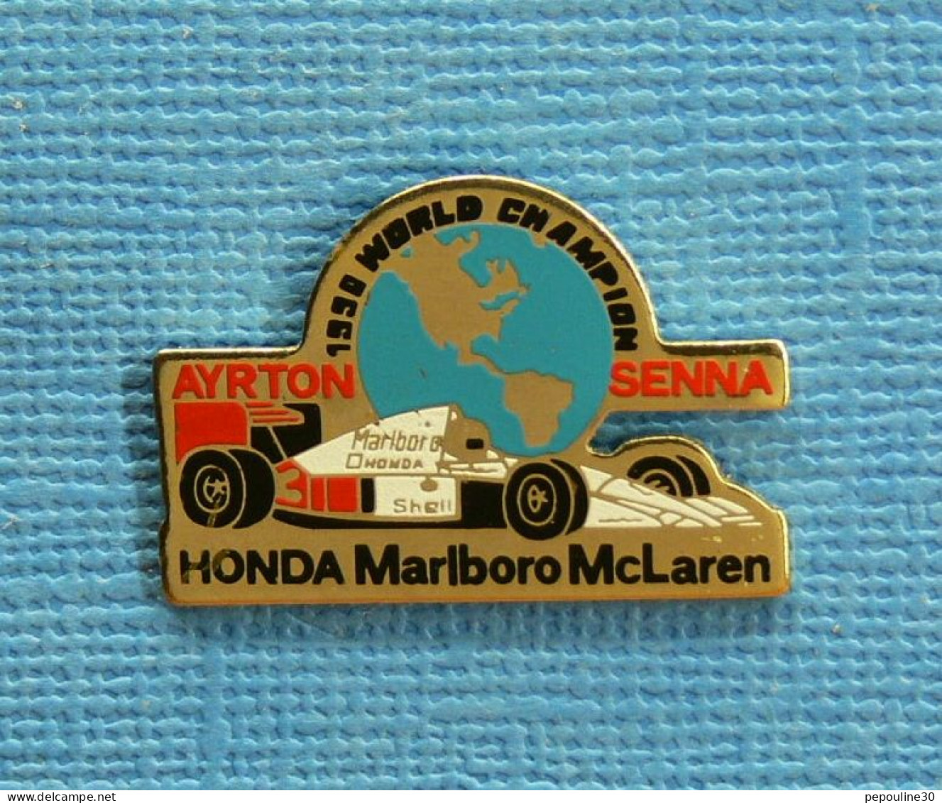 1 PIN'S /  ** Mr AYRTON SENNA / HONDA MARLBORO Mc LAREN / 1990 WORLD CHAMPION ** - Honda