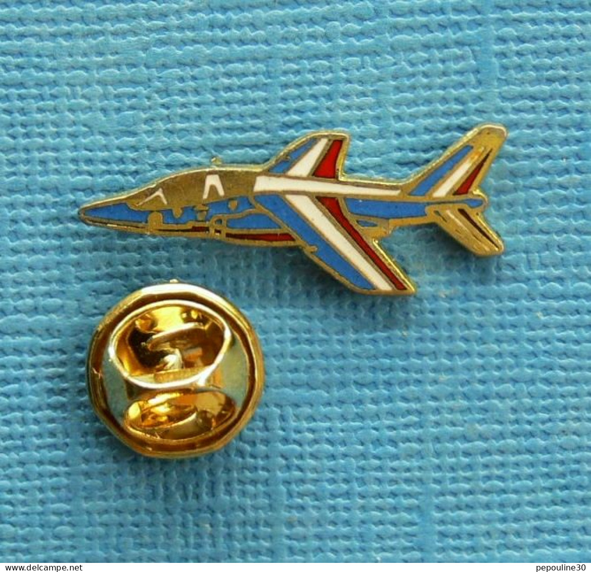 1 PIN'S /  ** ARMÉE DE L'AIR  / ALPHA-JET DE LA PATROUILLE DE FRANCE ** . (Paris Insignes). - Luftfahrt