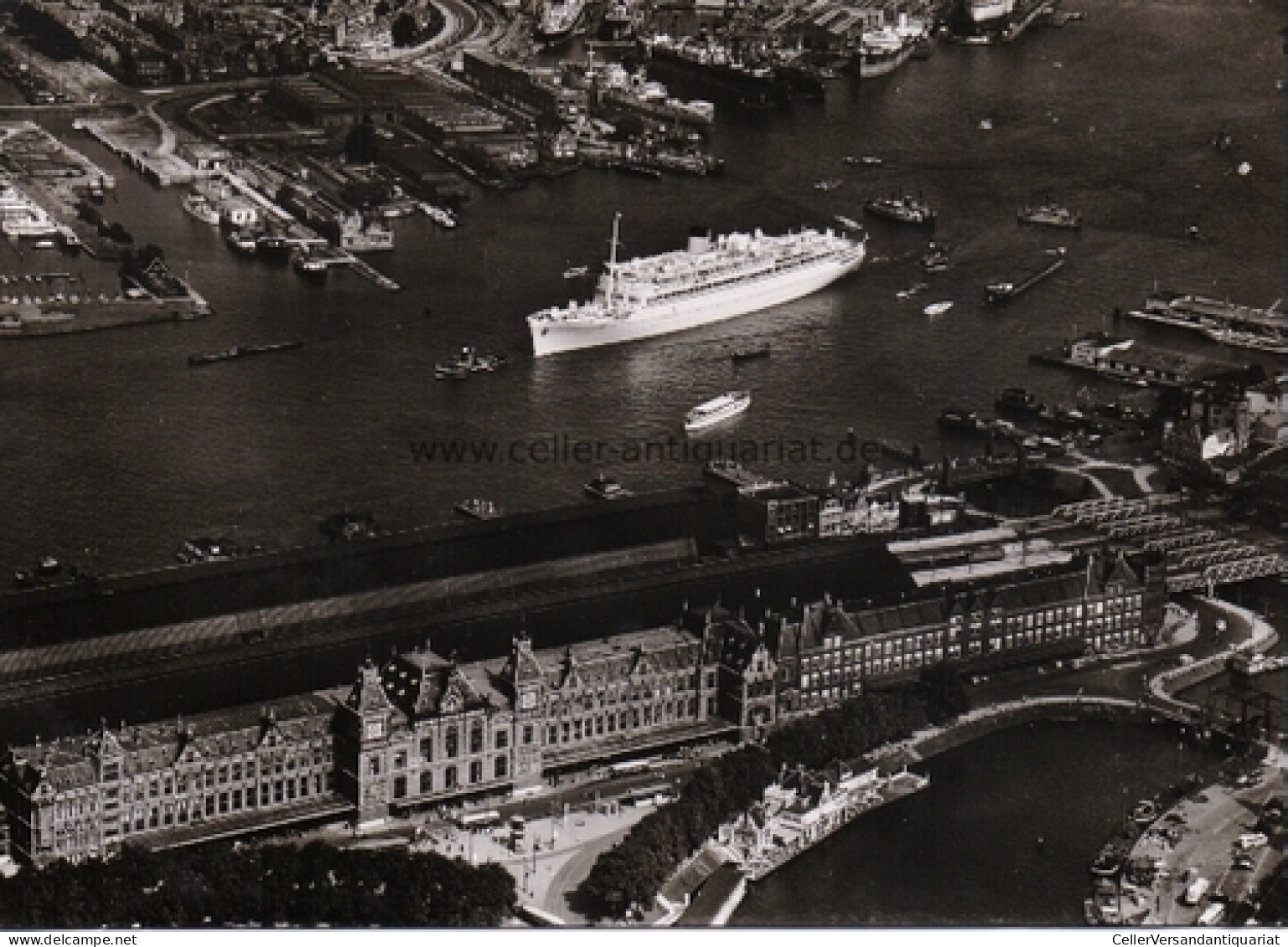 Postkarte. Amsterdam, M. S. 'Oranje' In Y-Hafen Hinter Dem Zentral Bahnhof Von Amsterdam - Unclassified