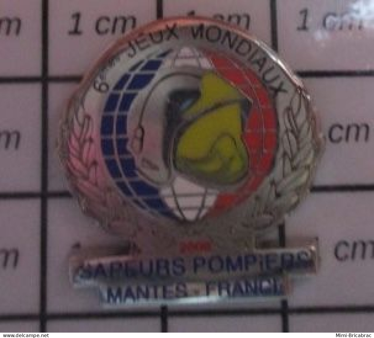 713J Pin's Pins / Rare Et Beau : POMPIERS / SAPEURS POMPIERS JEUX MONDIAUX MANTES - Pompieri