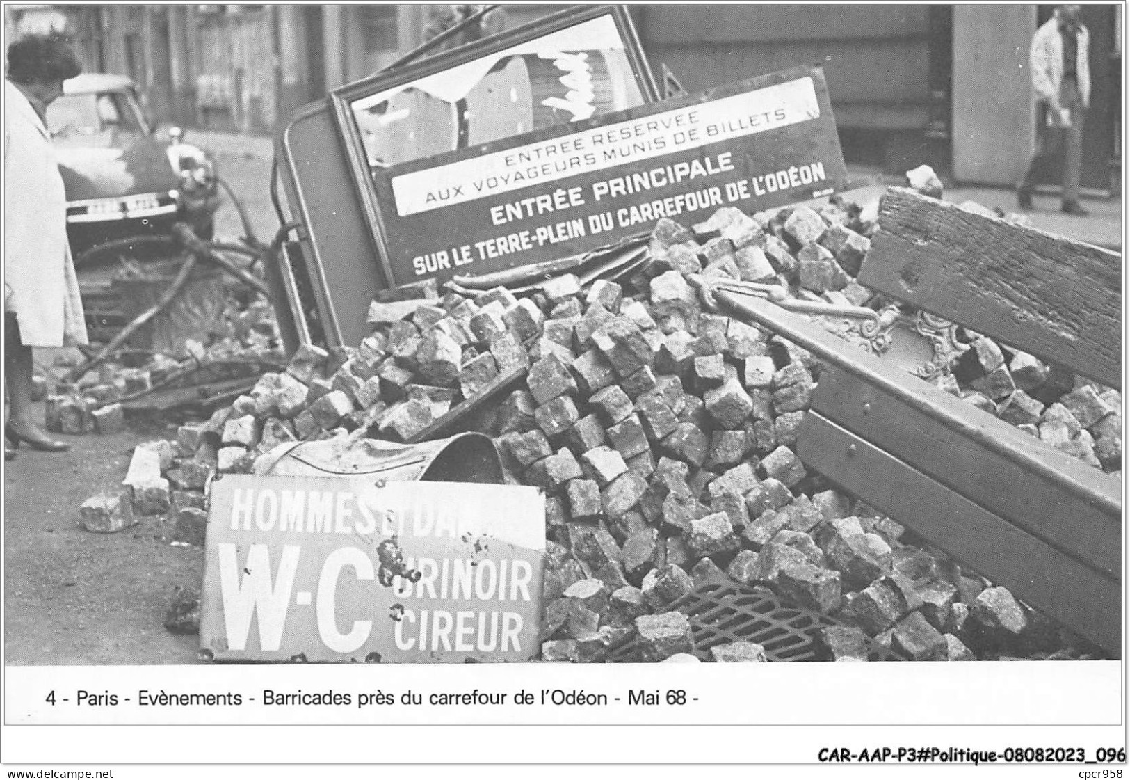 CAR-AAPP3-0215 - POLITIQUE - Barricades Près Du Carrefour De L'odéon - Mai 1968 - Evènements