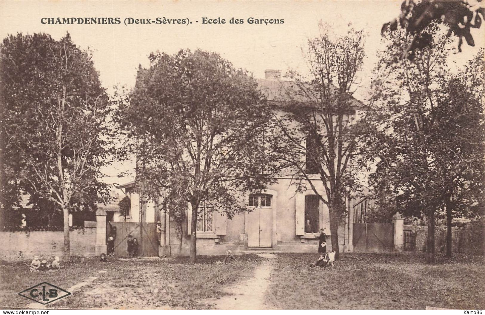 Champdeniers * Place Et école Des Garçons * Groupe Scolaire - Champdeniers Saint Denis