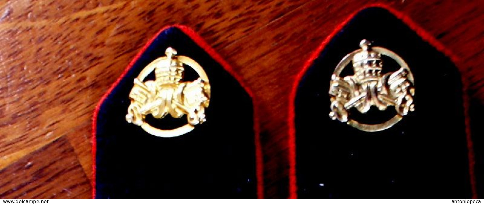 VATICAN, SERVICE UNIFORM STRAPS IN VATICAN CITY - Equipaggiamento