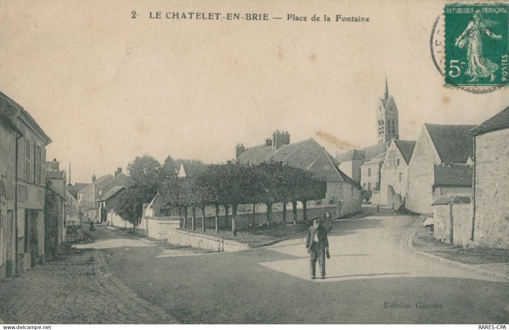 77 LE CHATELET EN BRIE - Place De La Fontaine - état - Le Chatelet En Brie