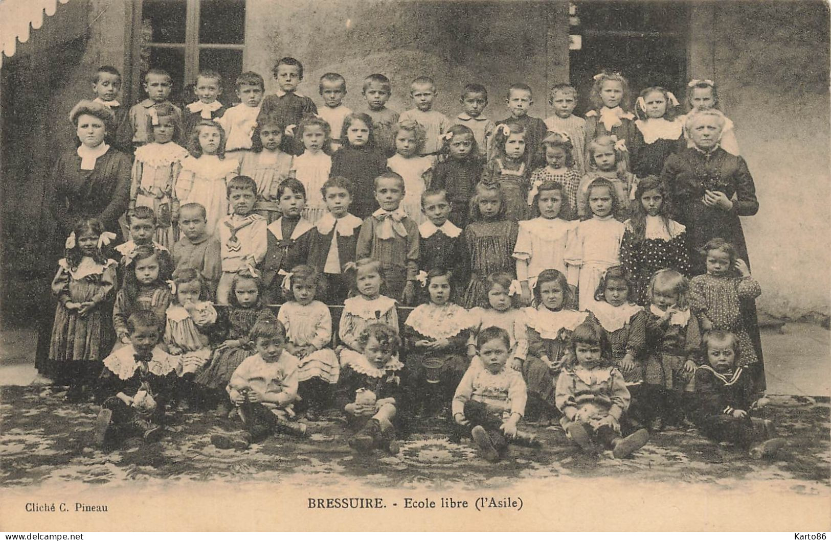 Bressuire * école Libre De La Commune * Asile * Groupe D'enfants - Bressuire