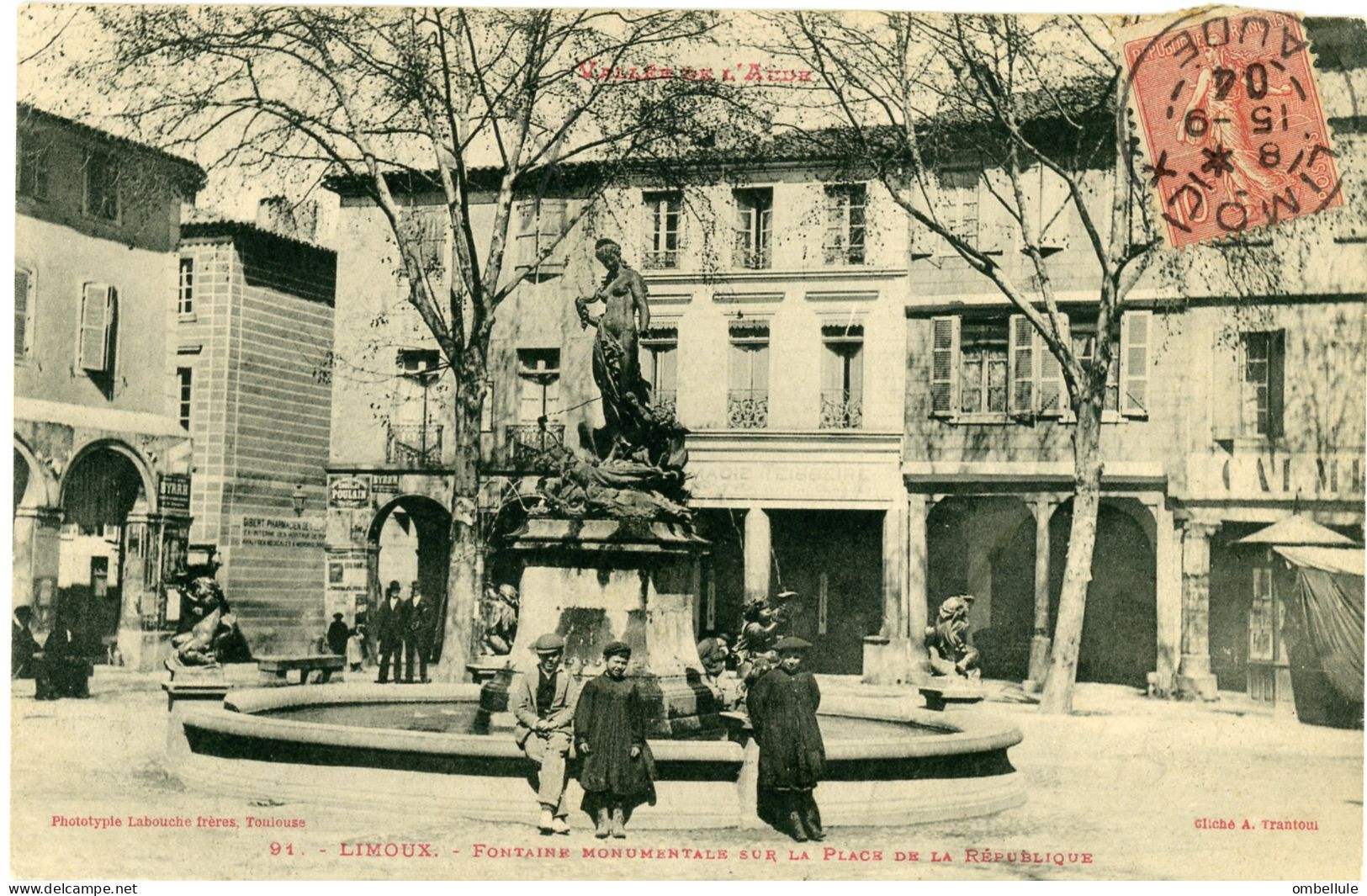 11 - LIMOUX. Fontaine Monumentale Sur La Place De La République - Limoux