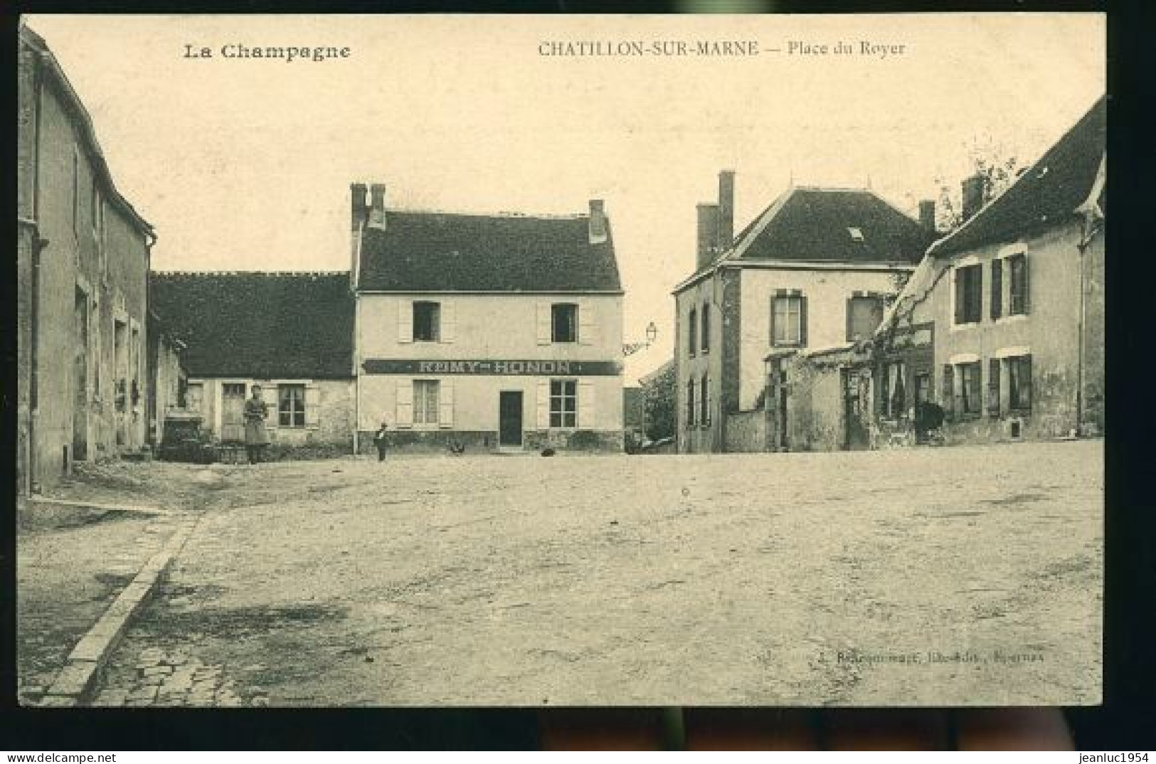 CHATILLON SUR MARNE   PLACE DU ROYER    (    Mes Cartes Ne Sont Pas Jaunies ) - Châtillon-sur-Marne