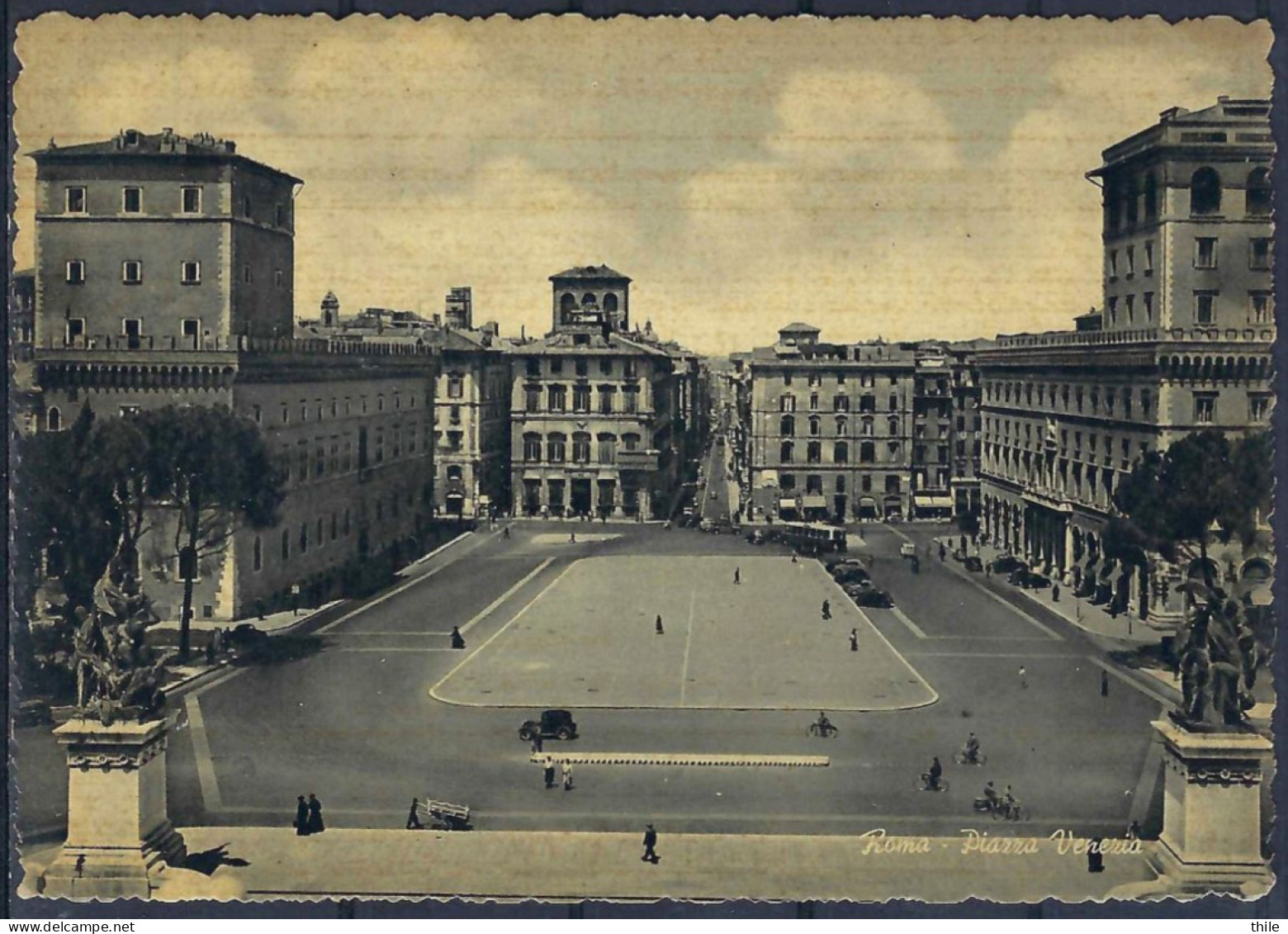 ROMA - Piazza Venezia - Old Cars - Orte & Plätze