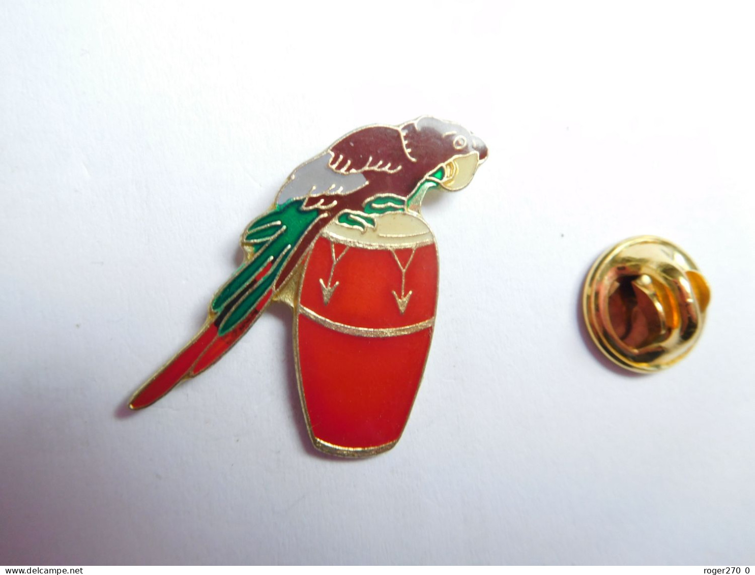 Beau Pin's , Oiseau Perroquet , Tam Tam - Animals