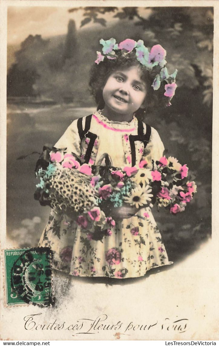 ENFANTS - Toutes Ces Fleurs Pour Vous - Colorisé - Carte Postale Ancienne - Portraits