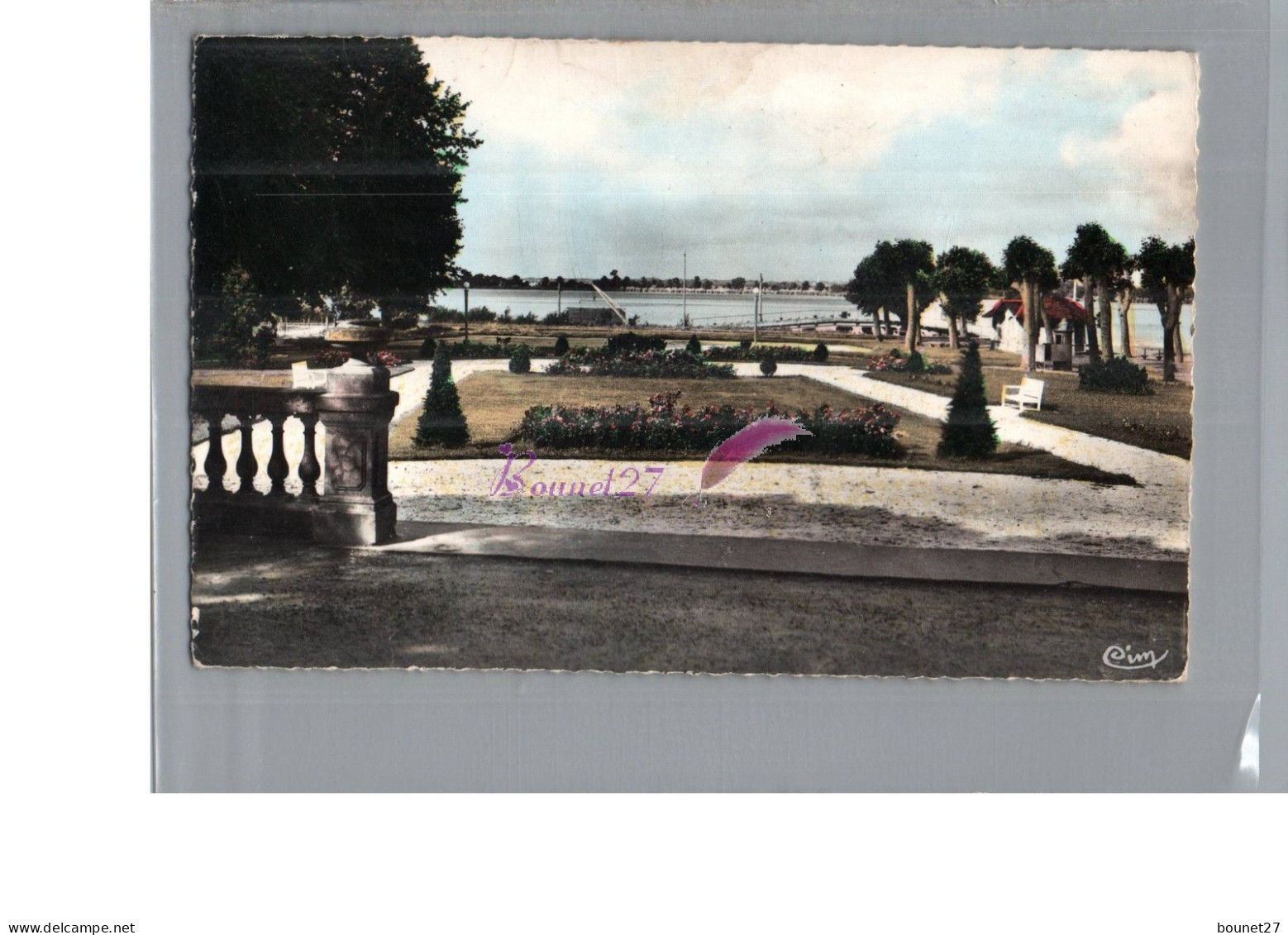 CPSM - BLAYE 33 - Le Square 1962 - Blaye