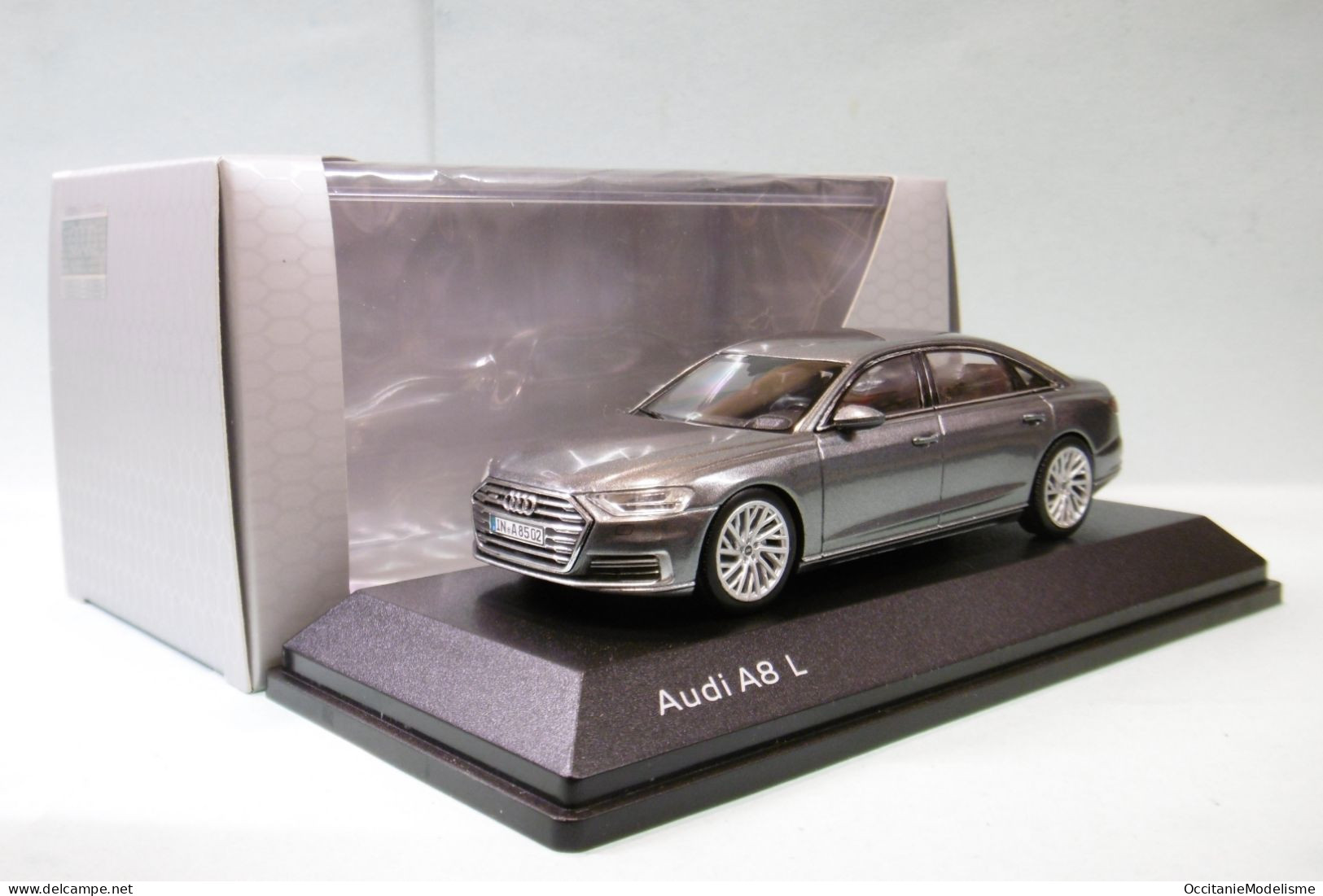 Spark - AUDI A8 L Gris Métallisé Neuf NBO 1/43 - Spark