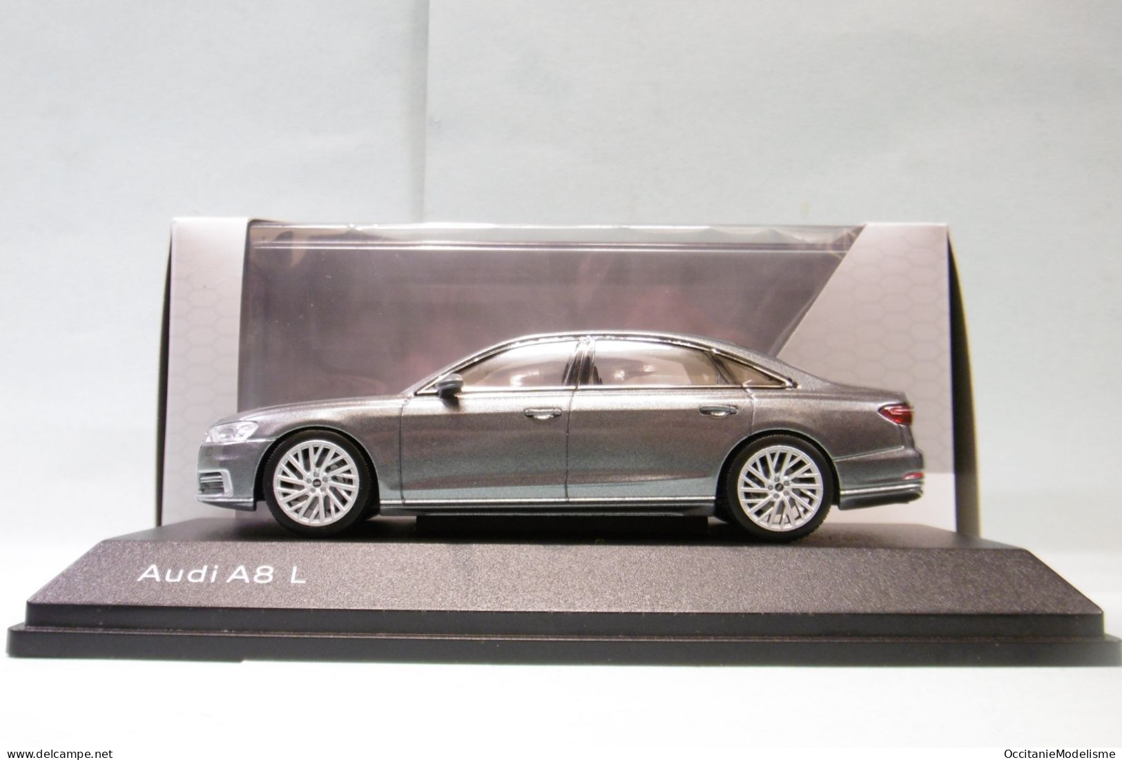 Spark - AUDI A8 L Gris Métallisé Neuf NBO 1/43 - Spark