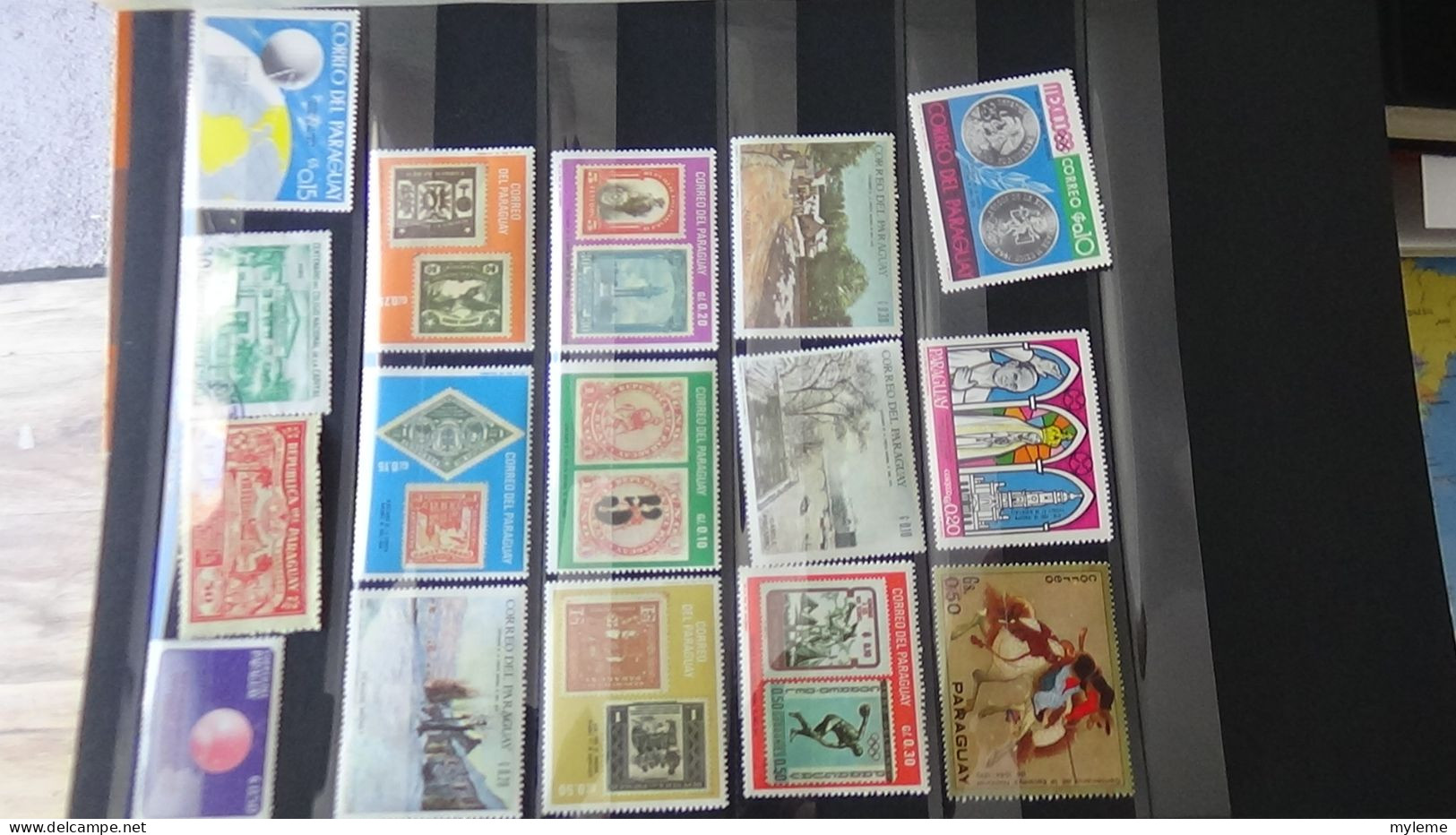 BF12 Ensemble De Timbres De Divers Pays + Plaquette De France **. Cote Sympa  A Saisir !!!. - Collections (en Albums)