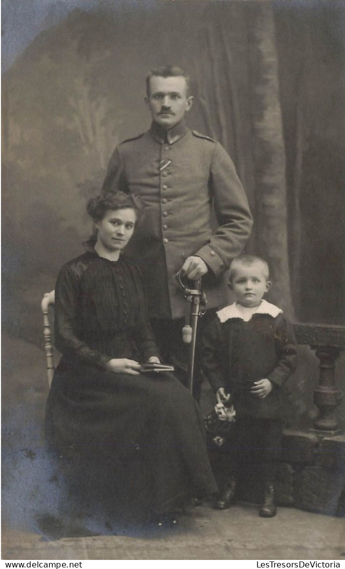 MILITARIA - Famille D'un Soldat - Carte Postale Ancienne - Andere & Zonder Classificatie